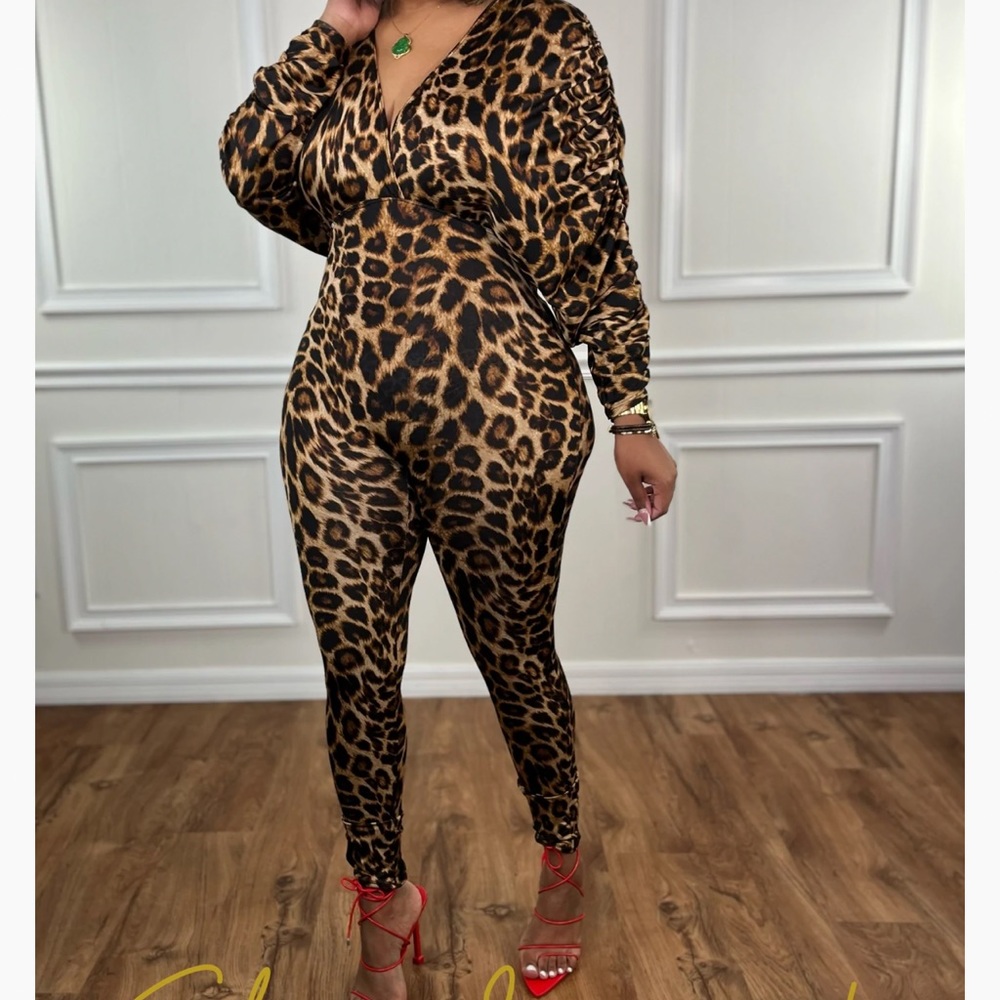 Leopard jumpsuit size large NEW
